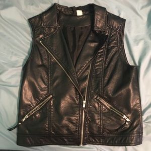 DIVIDED Faux leather moto vest